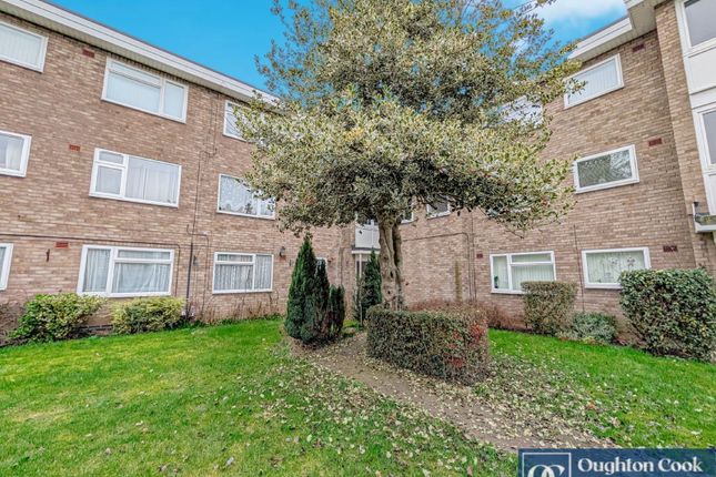 2 bed property, in Langbay Court CV2, £95,000