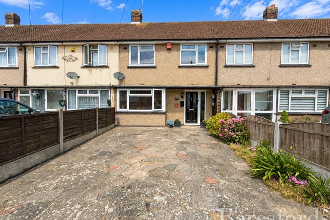 3 bed property, in St. Andrews Avenue, £425,000