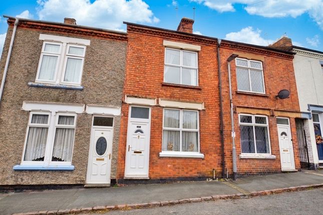 2 bed property, in Albion Road, £165,000