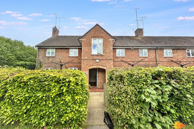 1 bed property, in Asheridge Road, £200,000