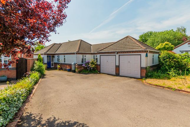 3 bed property, in Court Close, £400,000