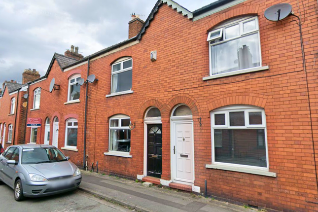 2 bed property, in Wallace Street, £100,000