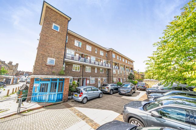 3 bed property, in Comet Street SE8, £375,000