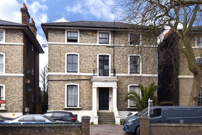 1 bed property, in Shooters Hill Road, £230,000