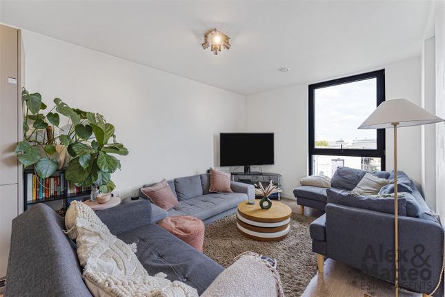 3 bed property, in Bermondsey Works, £525,000
