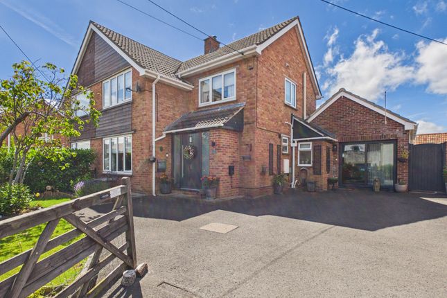 4 bed property, in Main Road, £420,000