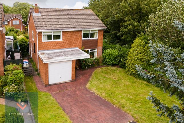 4 bed property, in Acres Crescent, £400,000