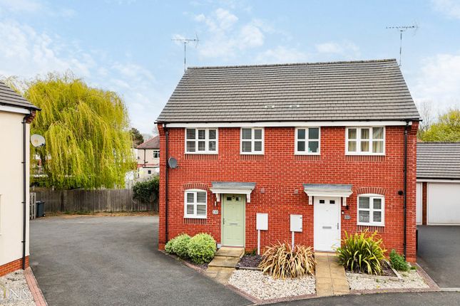 2 bed property, in Borough Way, £190,000