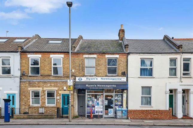 1 bed property, in Merton Road, £250,000