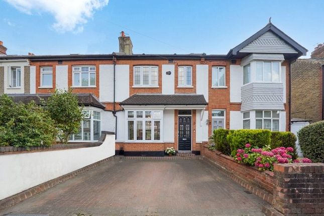 3 bed property, in Edenbridge Road, £665,000