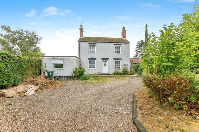 3 bed property, in Station Road, £400,000
