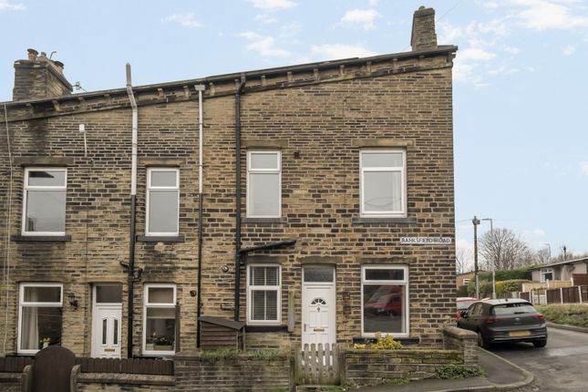 2 bed property, in Banksfield Road, £160,000