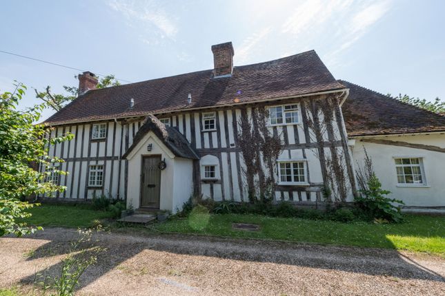3 bed property, in Walnut Thatch, £770,000