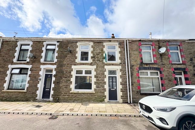 2 bed property, in High Street, £149,995