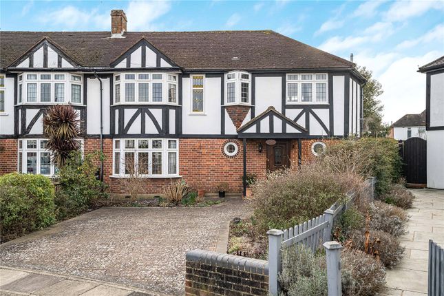 4 bed property, in Milner Drive, £799,950
