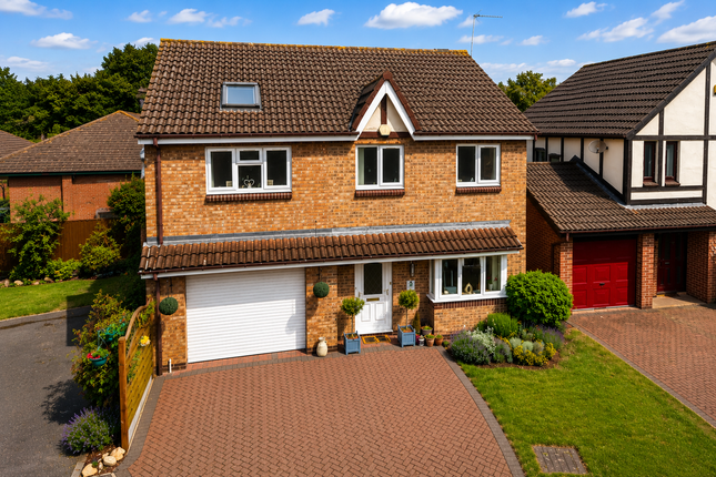 4 bed property, in Laundon Close, £390,000