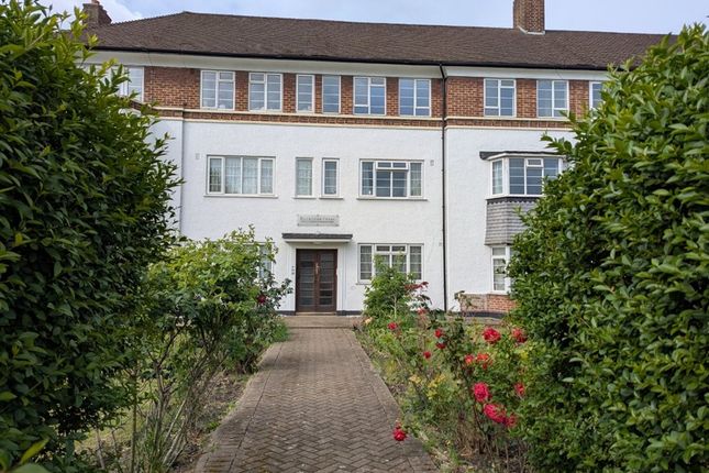 2 bed property, in Bromley Road, £140,000