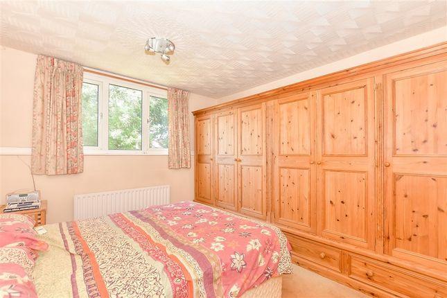 4 bed property, in Beaufort Road, £325,000