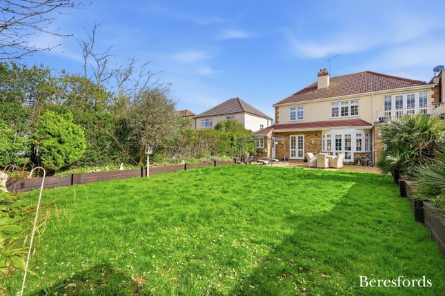 4 bed property, in Wingletye Lane, £950,000
