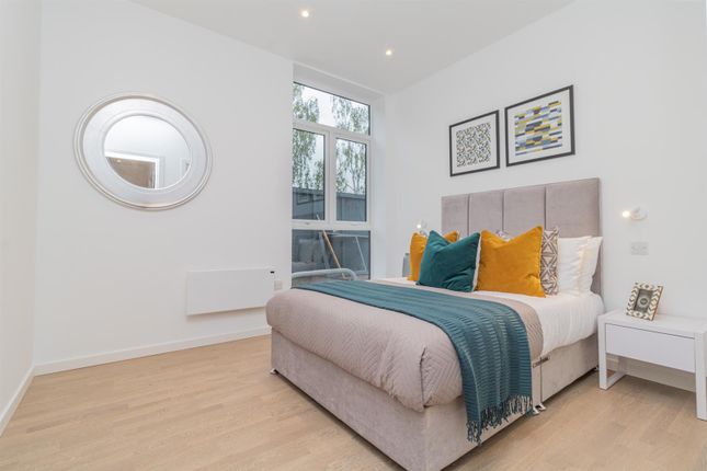 2 bed property, in Medina House, £290,000