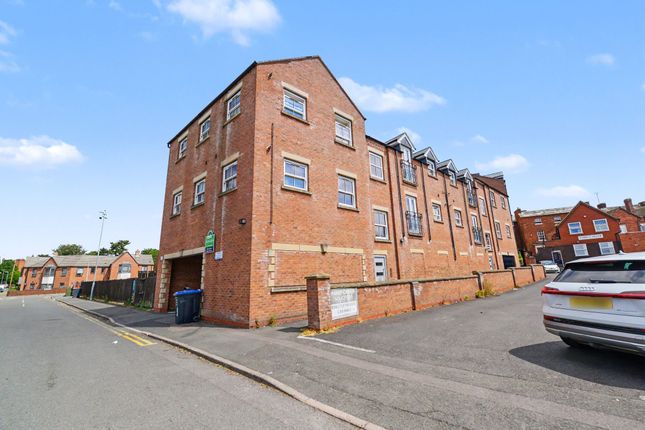 1 bed property, in Ten Tree Croft, £69,000