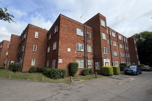 3 bed property, in 25 Garden Close, £220,000