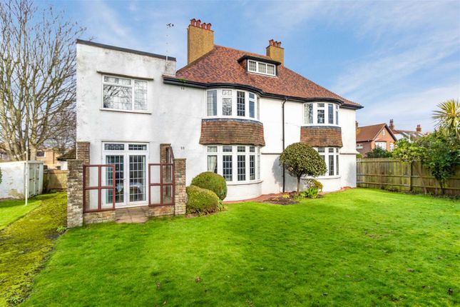 4 bed property, in Abbotts Close, £850,000