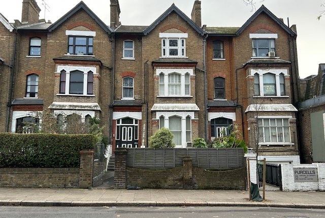 2 bed property, in Quex Road, £390,000