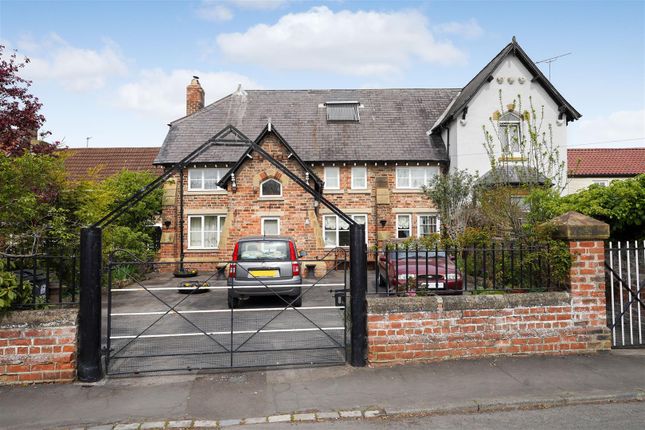 4 bed property, in Low Coniscliffe, £310,000
