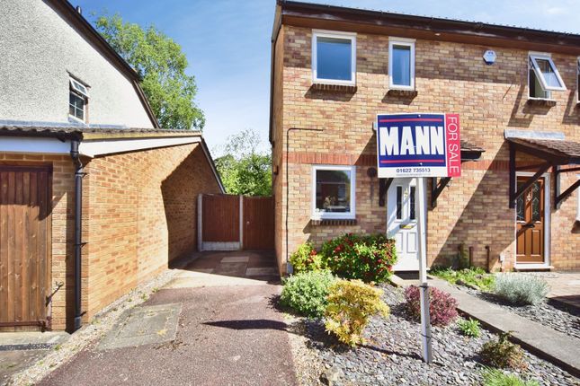 2 bed property, in Murrain Drive, £280,000