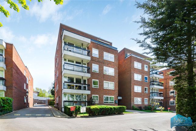 2 bed property, in Green Acres, £550,000