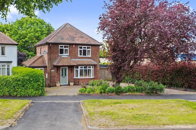 3 bed property, in Pasture Road, £395,000