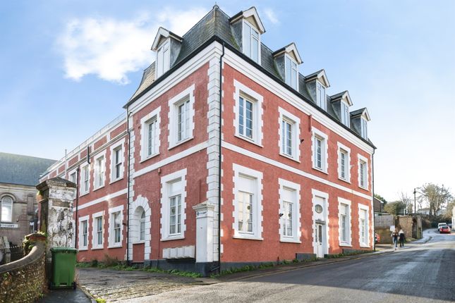 1 bed property, in Church Hill, £150,000