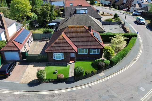 2 bed property, in Home Close, £585,000