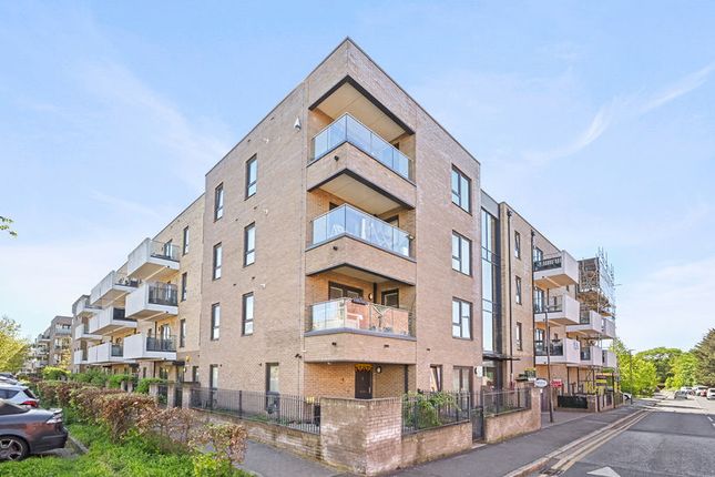 2 bed property, in Bluebell Court, £369,950