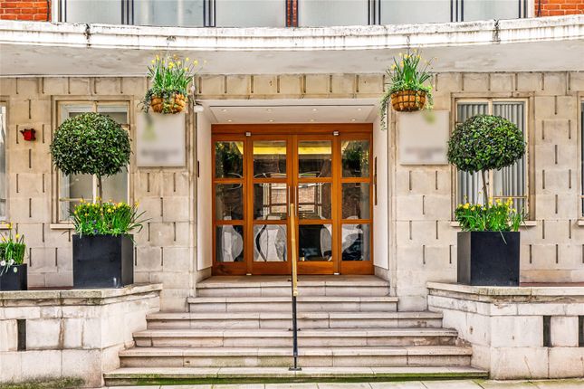 3 bed property, in Buckingham Gate, £1,500,000
