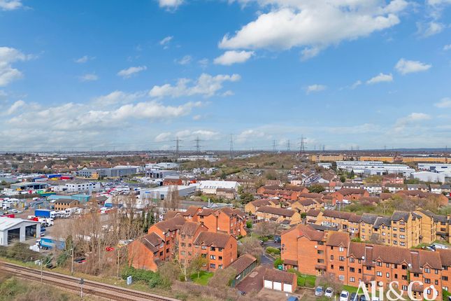 1 bed property, in Porter Close, £125,000