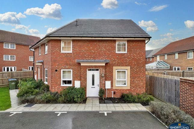 2 bed property, in Tawny Grove, £230,000