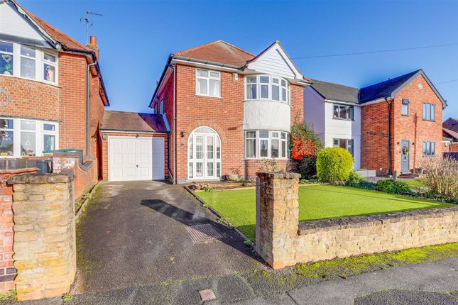 3 bed property, in Maple Drive, £230,000