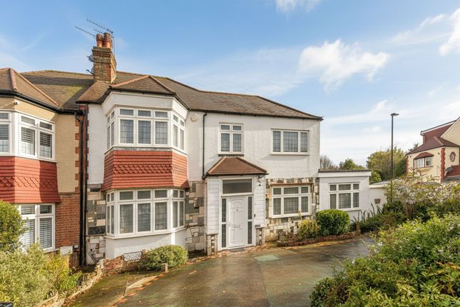 5 bed property, in Powys Lane, £900,000