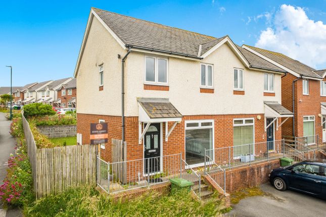 2 bed property, in Pen Y Cei, £215,000