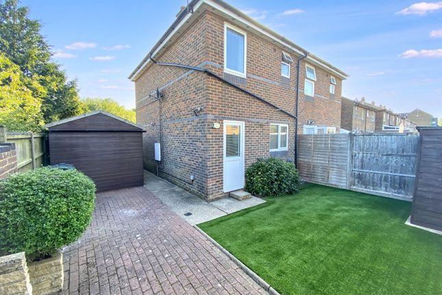 2 bed property, in Beazley Court, £264,000