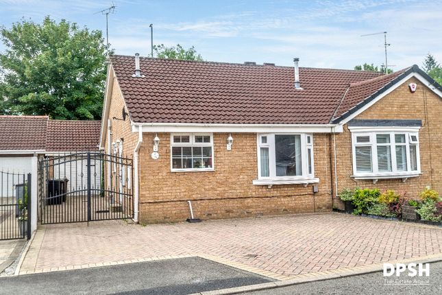 2 bed property, in Hare Farm Avenue, £240,000
