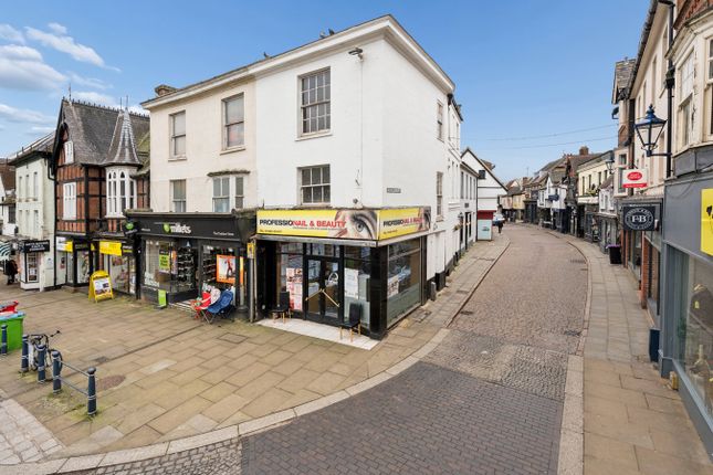 2 bed property, in Market Place, £175,000