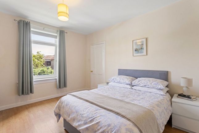 3 bed property, in Dundas Street, £145,000