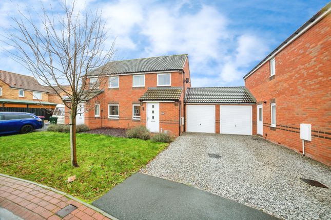 3 bed property, in Fossard Gardens, £190,000