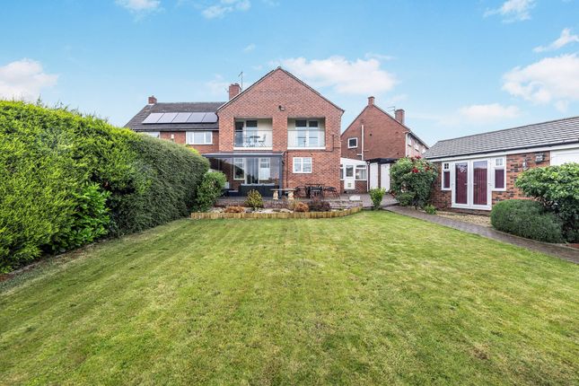 3 bed property, in Lesmond Crescent, £300,000