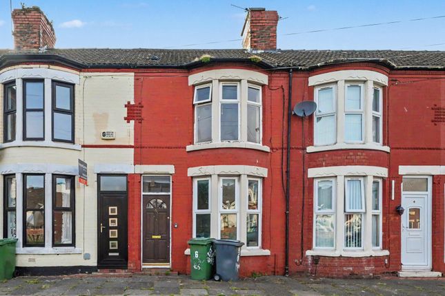 2 bed property, in Montrose Avenue, £45,000