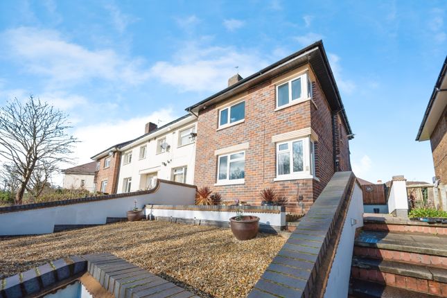 2 bed property, in Woodbury Road, £200,000
