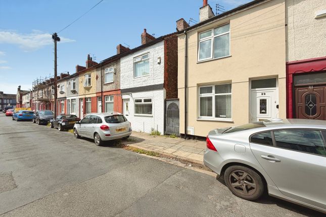 2 bed property, in Sunningdale Road, £150,000